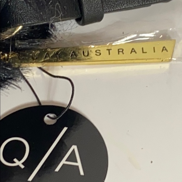 Kylie X Quay Australia Faux Fur Pom Pom Keychain - Picture 4 of 4